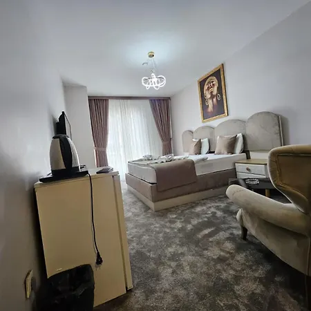Safir House *